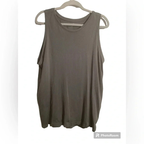 Old Navy Active Tank Top Size Medium - Picture 1 of 7